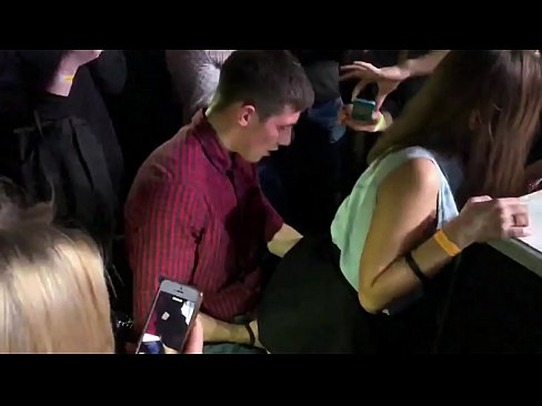 ❤️ Tunay na sex sa isang Russian nightclub. Ang 18-taong-gulang na batang babae na Ruso sa anus at puki ay nakipagkamay sa isang nightclub ❤❌ super sex sa tl.moresexmovies.ru